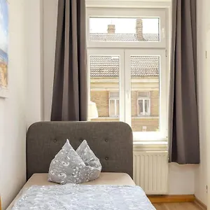  Apartment Your Sunny Castle